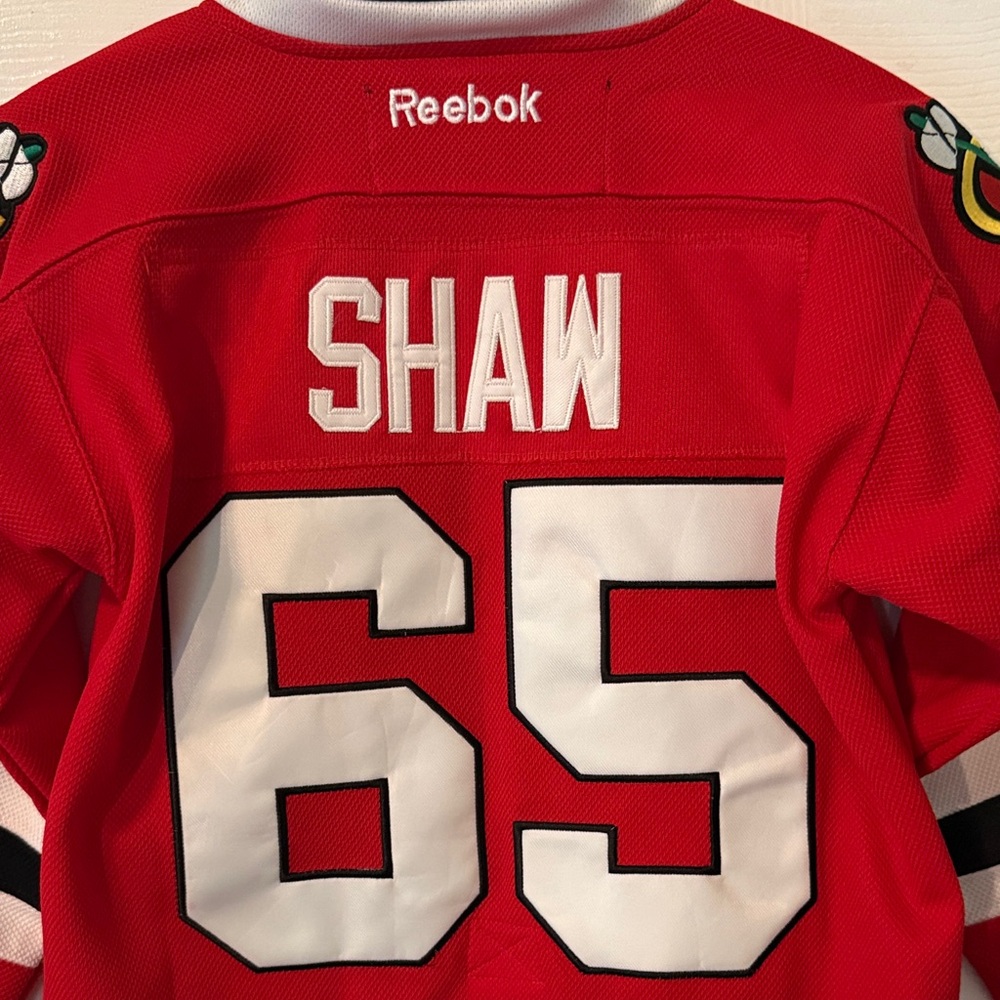 Chicago Blackhawks Shaw #65 NHL 2015 Stanley Cup Champion Reebok Jersey Size S/M - Picture 7 of 9